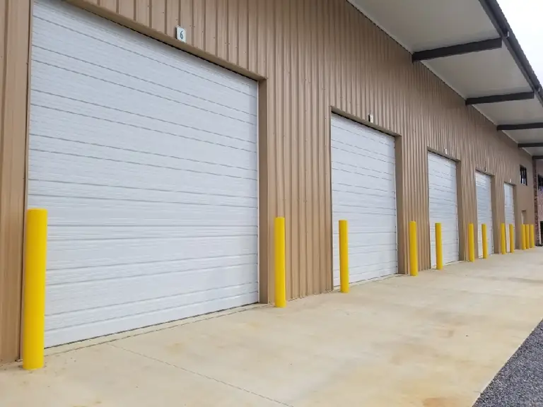 Commercial roll-up doors on a warehouse